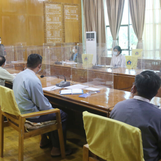 Union Minister Dr Thet Thet Khine chairs the coordination meeting on the resettlement of IDPs and closure of IDP camps yesterday. Photo: MNA