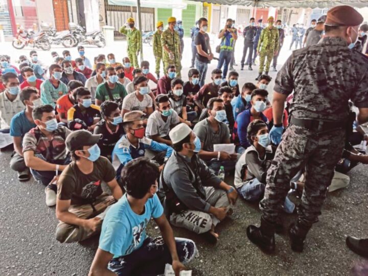 Illegal migrants are under arrest in Malaysia